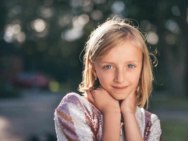Kind lächelt in die Kamera — Positive Behavior Support